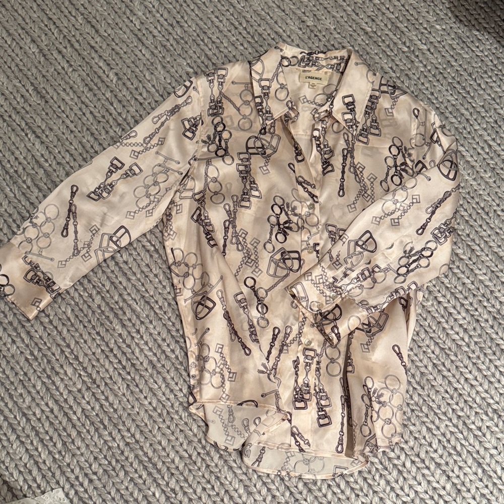 L'AGENCE Chain Horsebit Print Shirt in Cream and Black